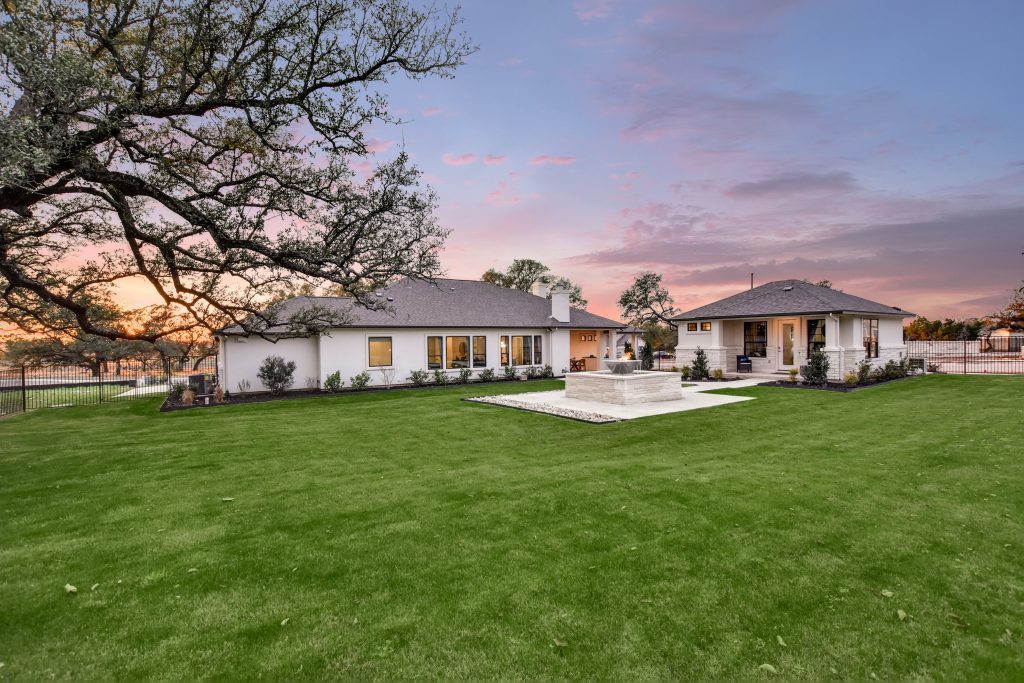 045_back-yard-sunset-min-1024x683-3347098